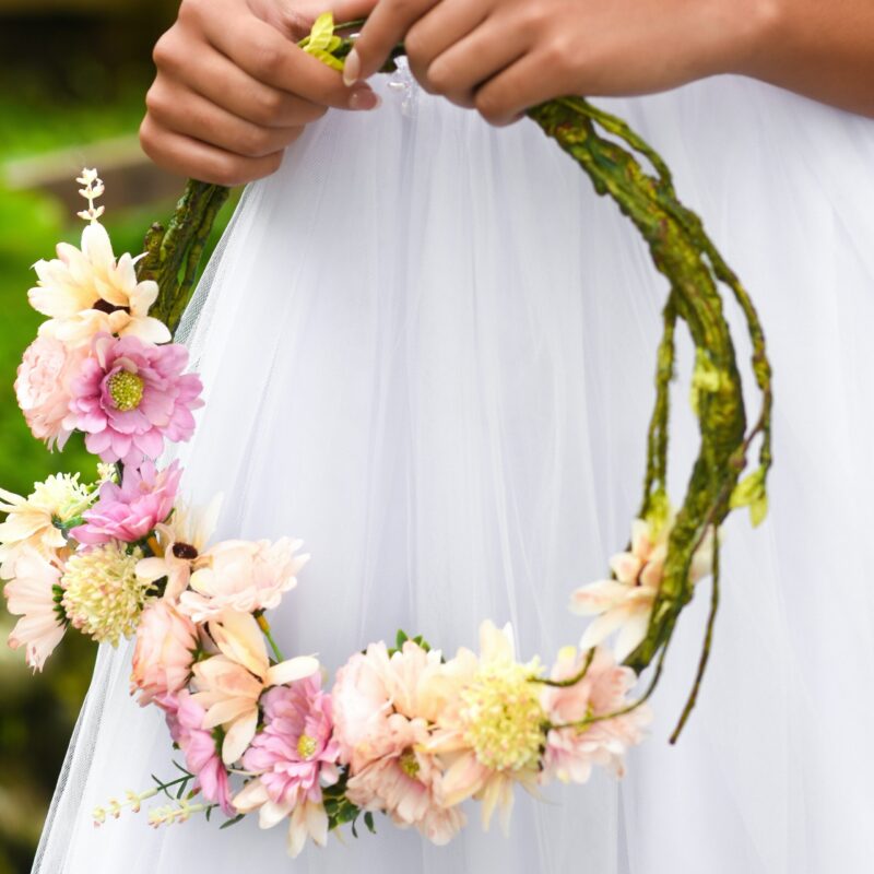 Corona floral artesanal